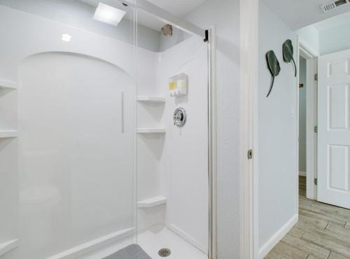 Bayfront Kontiki 107