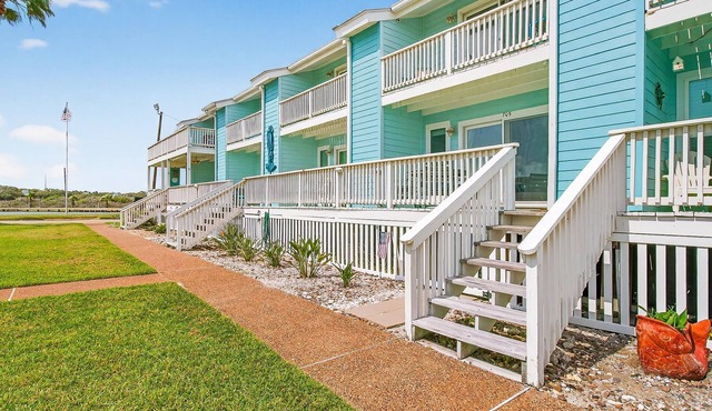 Bayfront Kontiki 705