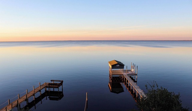 Bayfront Lodge & Cabin Double Dock Getaway Retreat