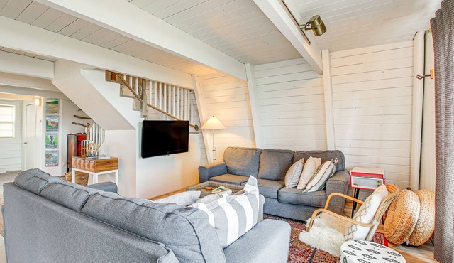 Bayfront Luxemburg Cabin Rental w/Private Beach!