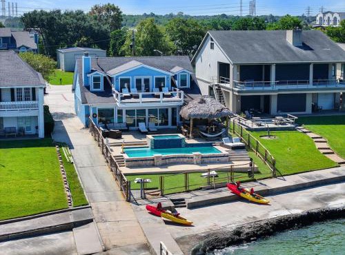 Bayfront Luxury House with Pool