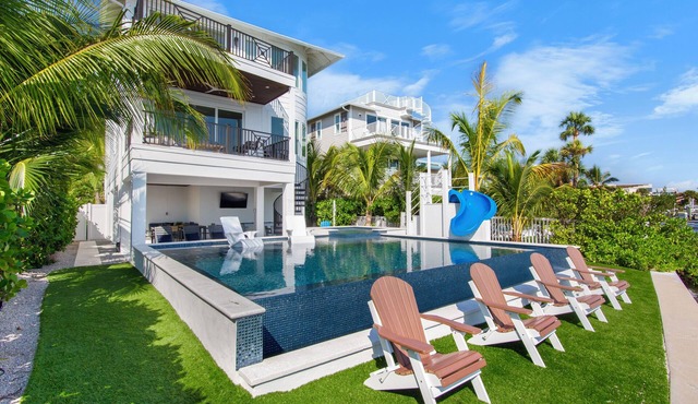 Bayfront Luxury Home! Dock, Pool, Rooftop Deck, Near Beach - Beach to Bay