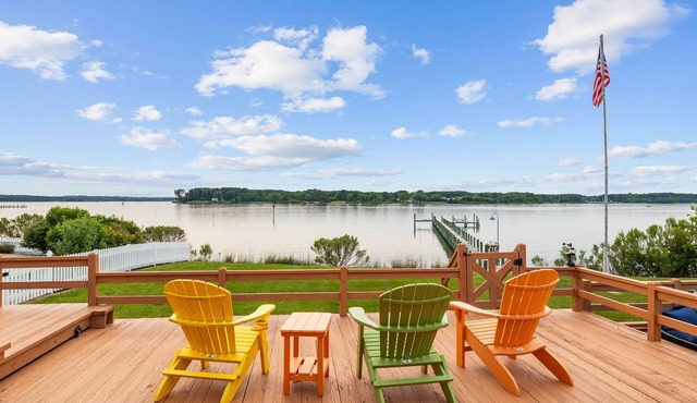 Bayfront Oasis with Heated Pool, Hot Tub & Playground! Family & Pet friendly!