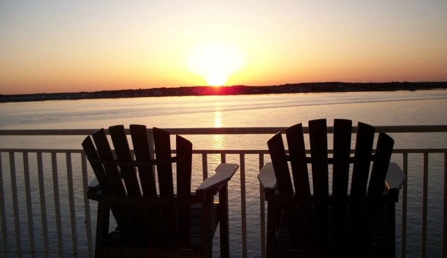 Bayfront Penthouse Amazing views and a Pool. Walk to Boardwalk and Beach.