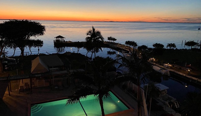 Bayfront Penthouse Unit w/Amazing Sunset Views - paradise for only 6,500/month
