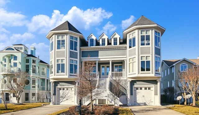 Bayfront Retreat | Sleeps 16 | Pool + Beach Access