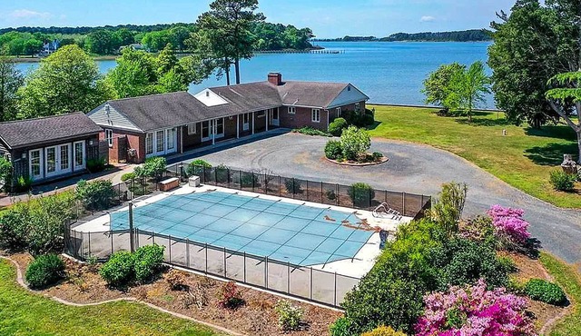 Bayfront Retreat w/Game Room + Outdoor Pool!