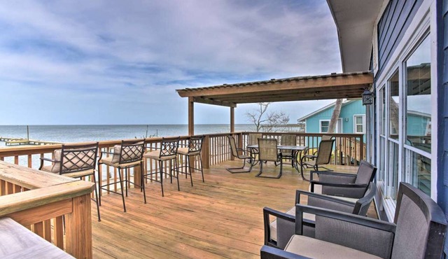 Bayfront Rockport with Private Fishing Pier