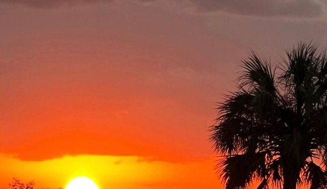 Bayfront, Water View, 5 min to Beach, Fenced-in Yard, Fire Pit, Pet Friendly