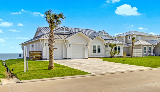 Bayfront water-view home with outdoor pool, lovely patio, hammock, fishing dock