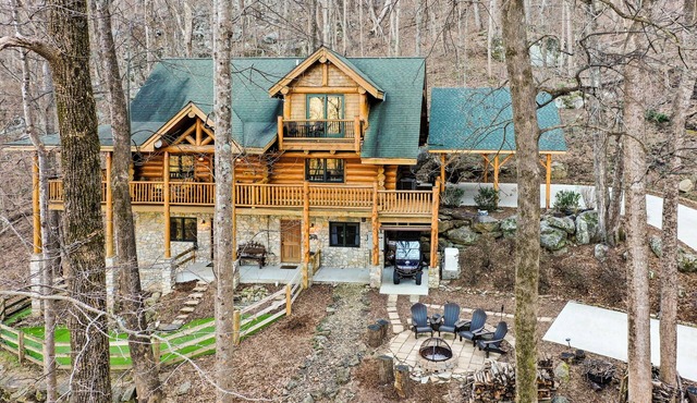 BayKnot Lodge -Dog Friendly, Rumbling Bald resort included, pool table, privacy!