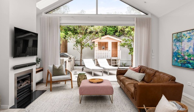 Bayleaf Terrace - A stylish period home in Hawthorn, steps from Glenferrie Road