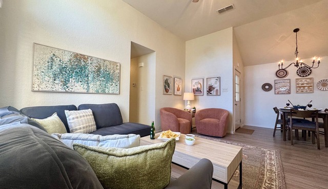 Baylor House - Stylish Abilene Getaway