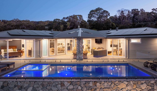 Baymere | Pool & Spa, City Views