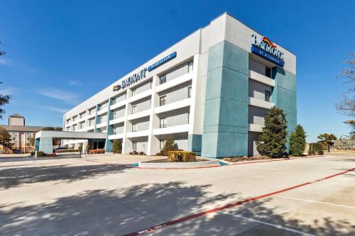 Baymont by Wyndham Arlington At Six Flags Dr