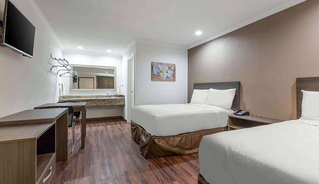 Baymont by Wyndham Bakersfield