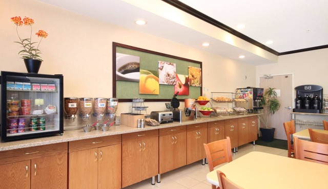 Baymont by Wyndham Coon Rapids