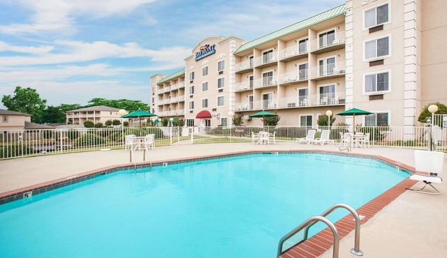 Baymont by Wyndham Hot Springs On the Lake