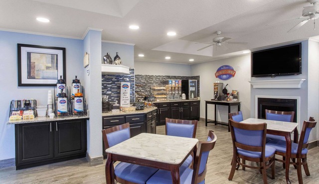 Baymont by Wyndham Jacksonville/Butler Blvd