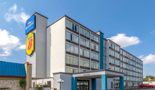 Baymont by Wyndham Laredo