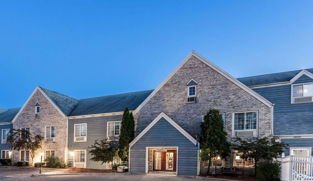 Baymont by Wyndham Mequon Milwaukee Area