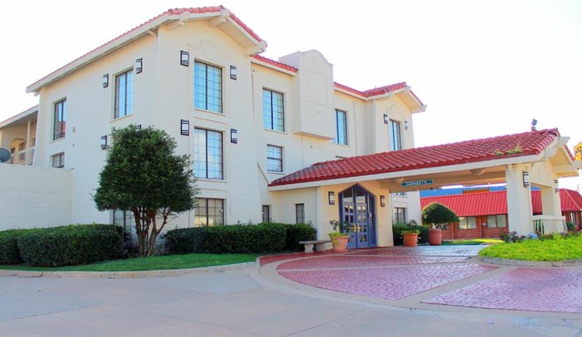 Baymont by Wyndham Tulsa Broken Arrow