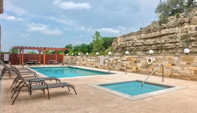Baymont Inn & Suites by Wyndham Glen Rose
