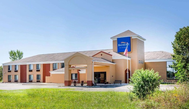 Baymont Inn & Suites by Wyndham Mukwonago