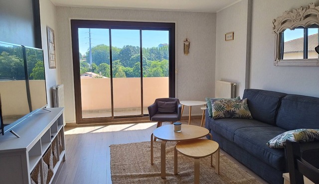 BAYONNE, T2, SMALL QUIET RESIDENCE WITH PARKING