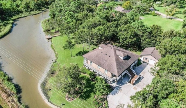 Bayou front home near Kemah Boardwalk/Sylvan Beach/Johnson Space Center