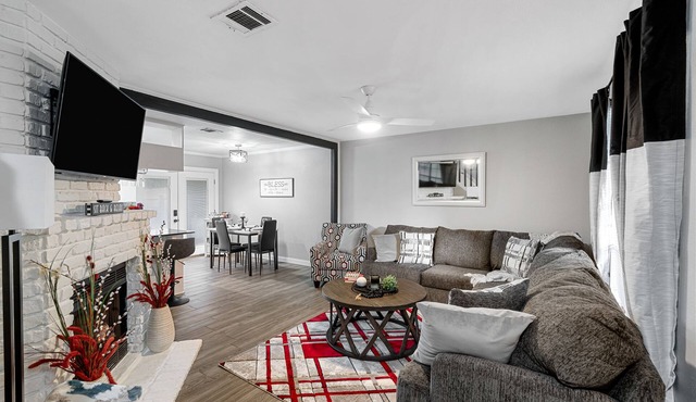 Bayou Getaway - Gated townhome w/King Bed
