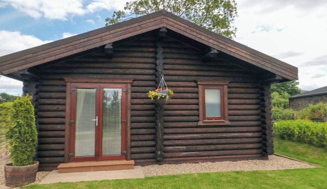 BAYSDALE LODGE 5, family friendly, with hot tub in Stokesley