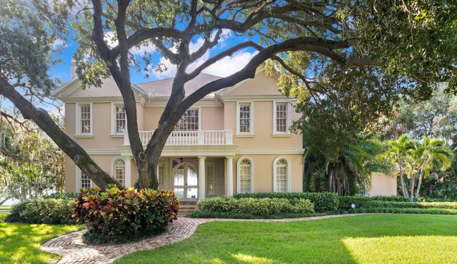 Bayshore Breeze! Private gated waterfront home in south Tampa.
