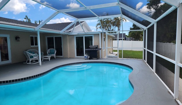 Bayshore Gardens Family Retreat/heated pool.