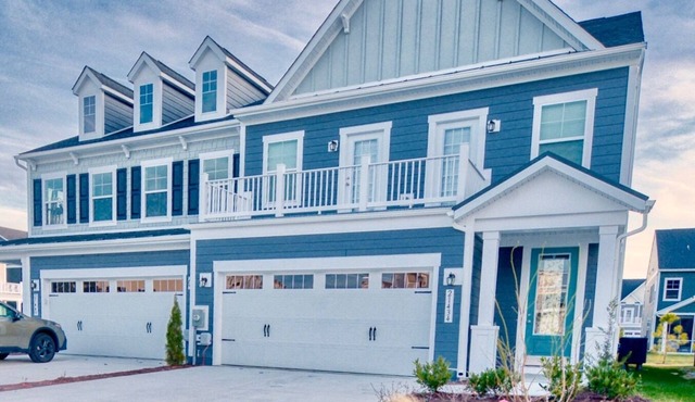 BAYSIDE * 21434 * NEW LISTING * NEW LUXURY HOME * 5BR * 4.5 Baths *Sleeps 12