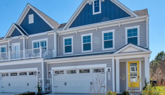 Bayside * 4 BR Twin House w, 3.5 baths, 2 Suites, EV Charger *20548* Sleeps 14