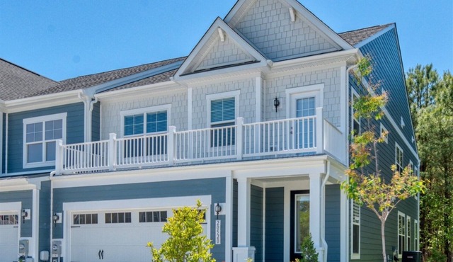 BAYSIDE * 5BR NEW LUXURY HOME * 4.5 Baths * 3 Master Suites * Sleeps 12