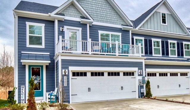 BAYSIDE * 5BR NEW LUXURY HOME * 4.5 Baths * 3 Master Suites * Sleeps 12 *