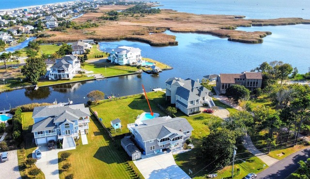 Bayside 6BR Hot Tub EV Steps to Beach 2 Kings