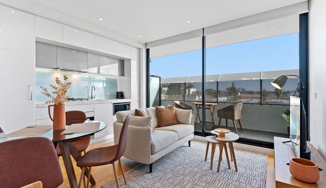 Bayside Apartment Living Close to the Beach