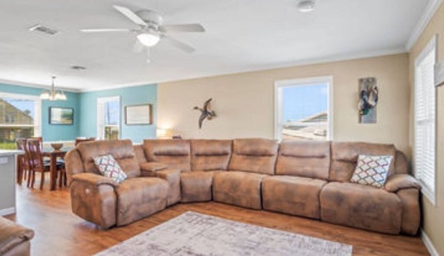 Bayside beauty! 4 bedroom, 2 bathroom bayhouse with private dock