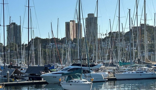 BAYSIDE BLISS - PRIVATE & TRANQUIL WITH VIEWS, AIR CONDITIONING AND LIFT