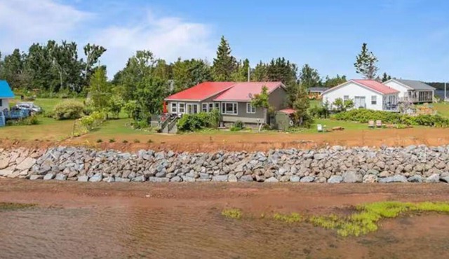 Bayside Breeze with Beach Access