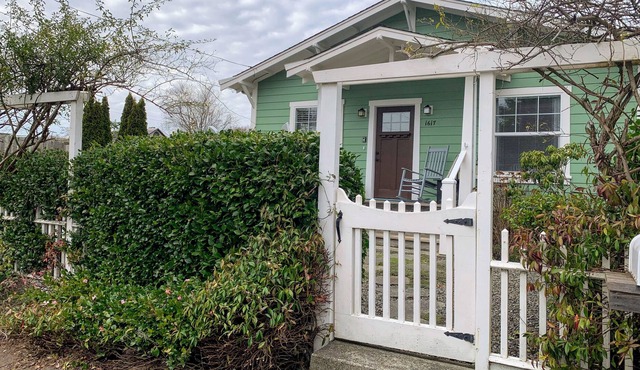 Bayside Bungalow, Stylish & Close to Town