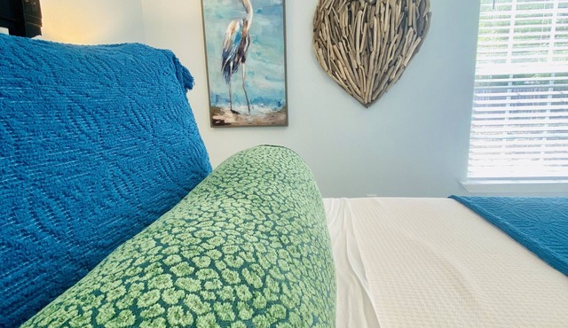 Bayside Cottage 4 miles to Destin, Shopping & Beaches, minutes to Elgin AFB