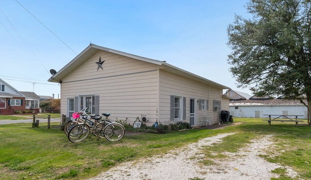 Bayside Cottage steps from Rock Hall Harbor