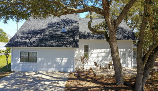 Bayside Cove Retreat: Your Coastal Escape