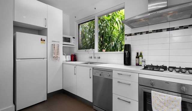 BAYSIDE DELIGHT- PROPERTY, PET FRIENDLY, CLOSE TO PUBLIC TRANSPORT AND BEACH!nn