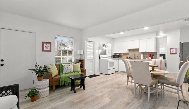 Bayside Escape | Cozy Hideaway Near Bayshore