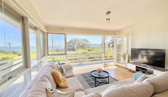 Bayside Escape | Stunning Bay Views Retreat